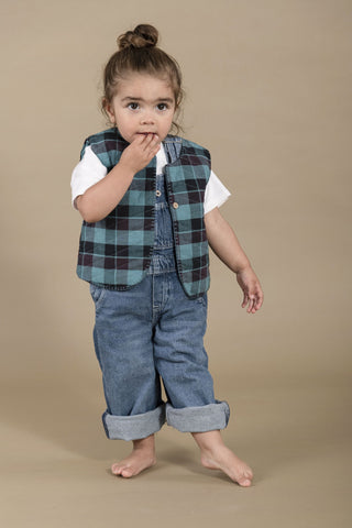 Gilet Bébé Émeraude Quilt en tissus recyclés, design matelassé, en édition limitée, de la Collection Cactus d'Azala.