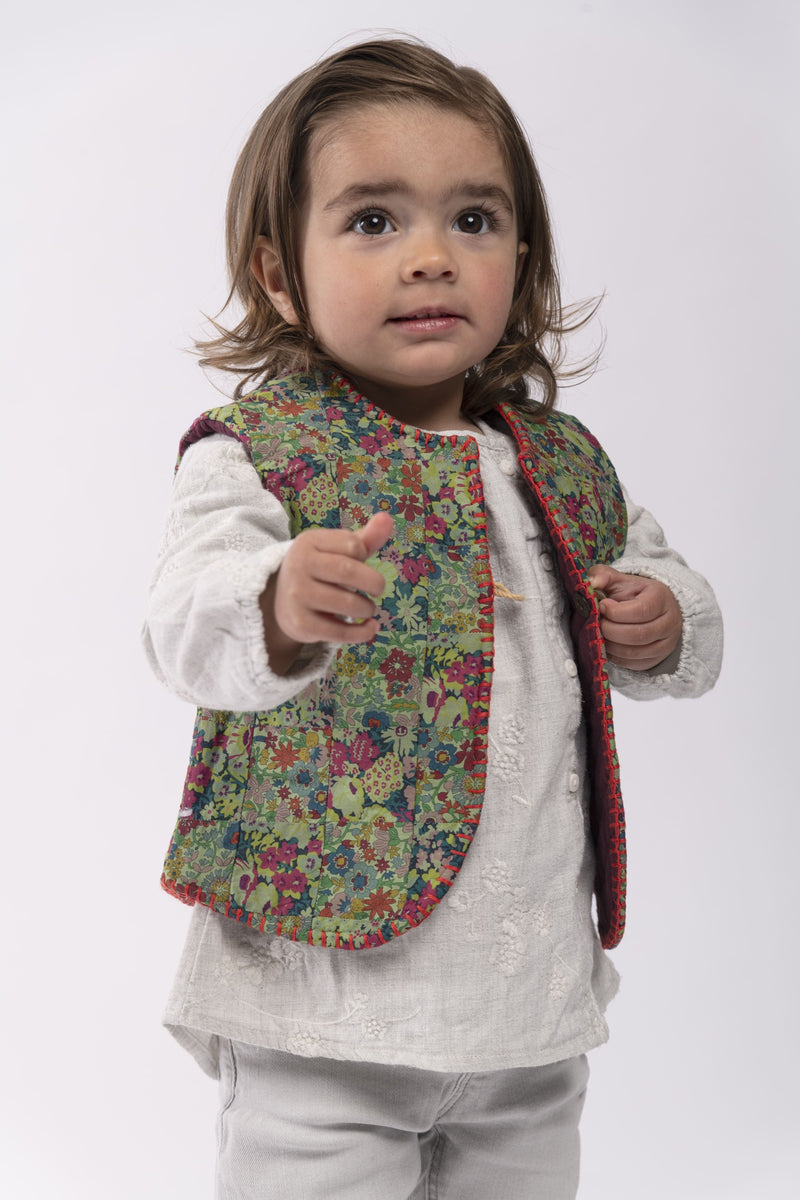 Gilet matelassé patchwork liberty vert et grenat.