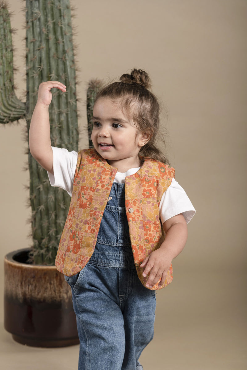 Gilet bébé saumon patchwork liberty.