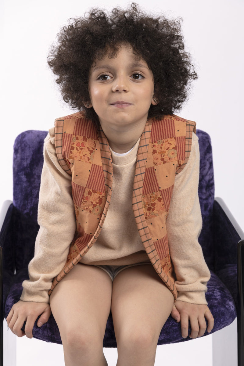 Gilet enfant patchwork abricot.